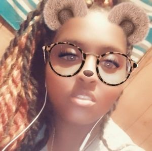 Meet your Posher, Angela